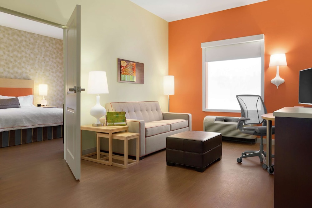 Suite, 1 King Bed, Accessible (Hearing) photo 2