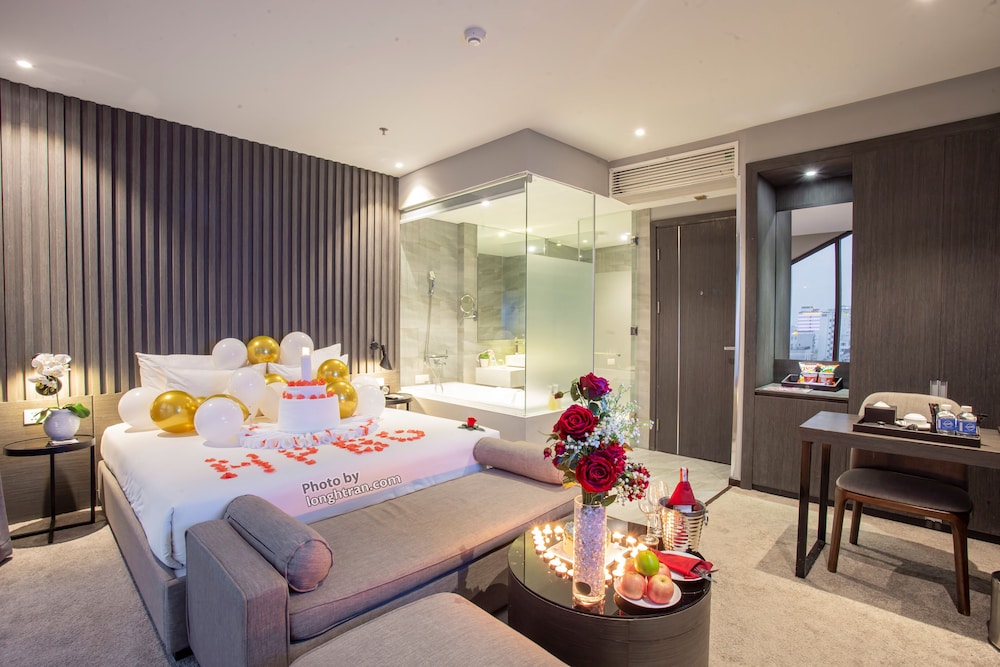 Honeymoon Suite Double with Seaview photo 1