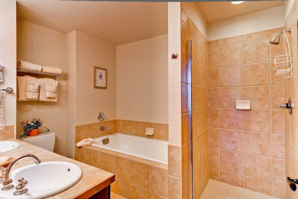 Condo, 3 Bedrooms photo 2