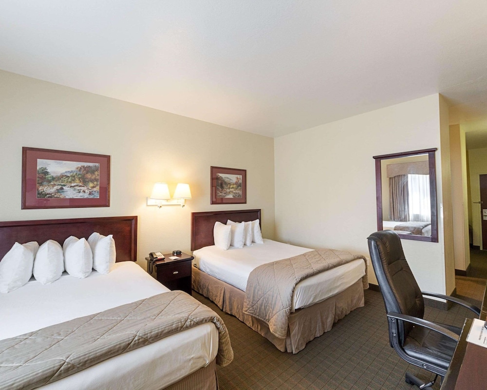 Suite, 2 Queen Beds, Non Smoking - Photo 4