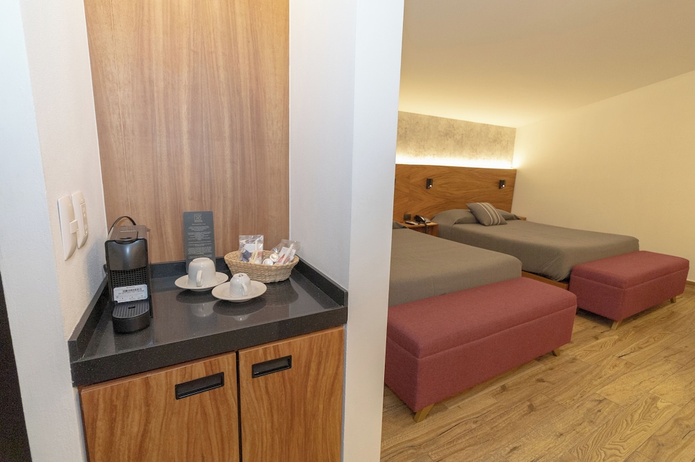 Family Suite, 2 Double Beds - Photo 9
