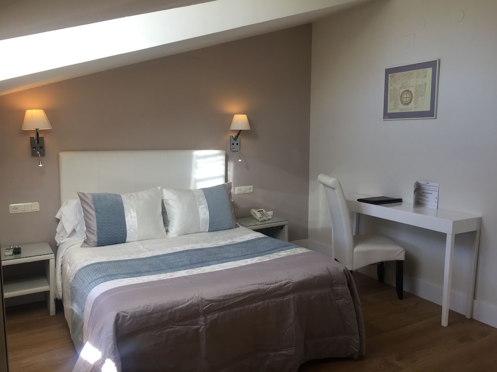 Double or Twin Room, Mountain View - Photo 1