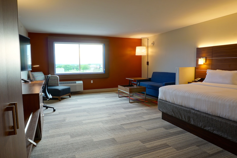 Suite, 1 King Bed, Accessible (Communications) photo 1