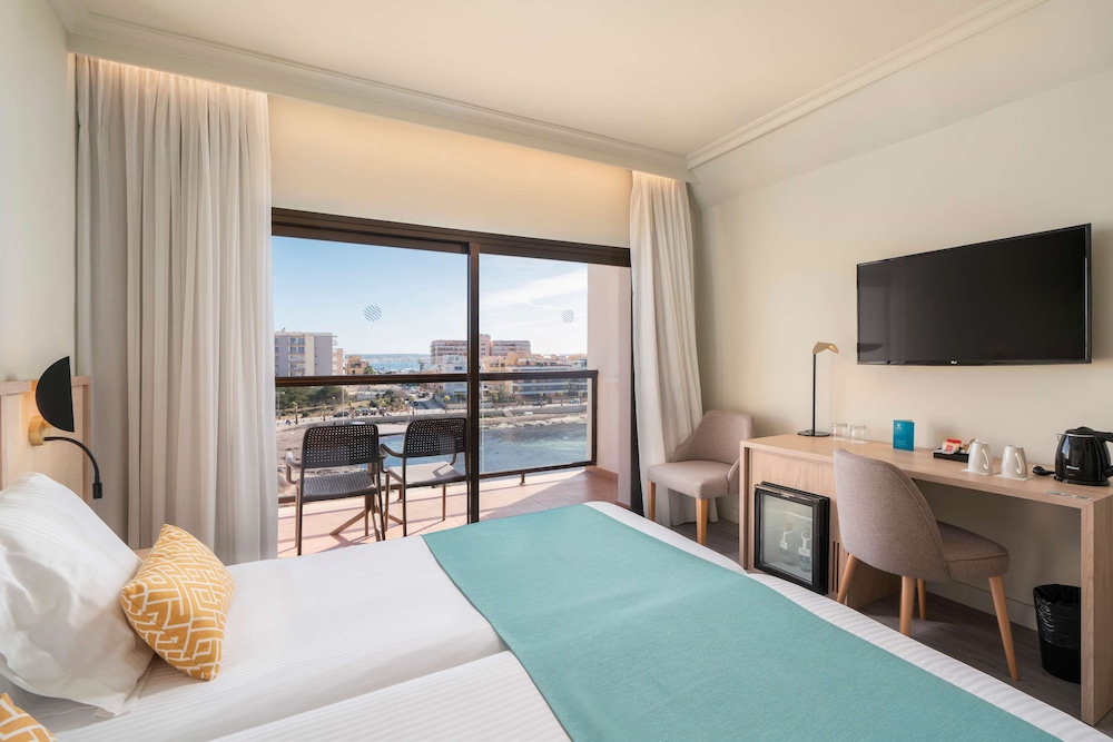 Double Room Single Use, Balcony, Sea View photo 2