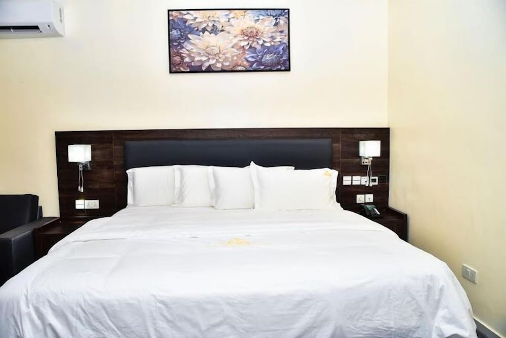 Comfort Room, Balcony, City View