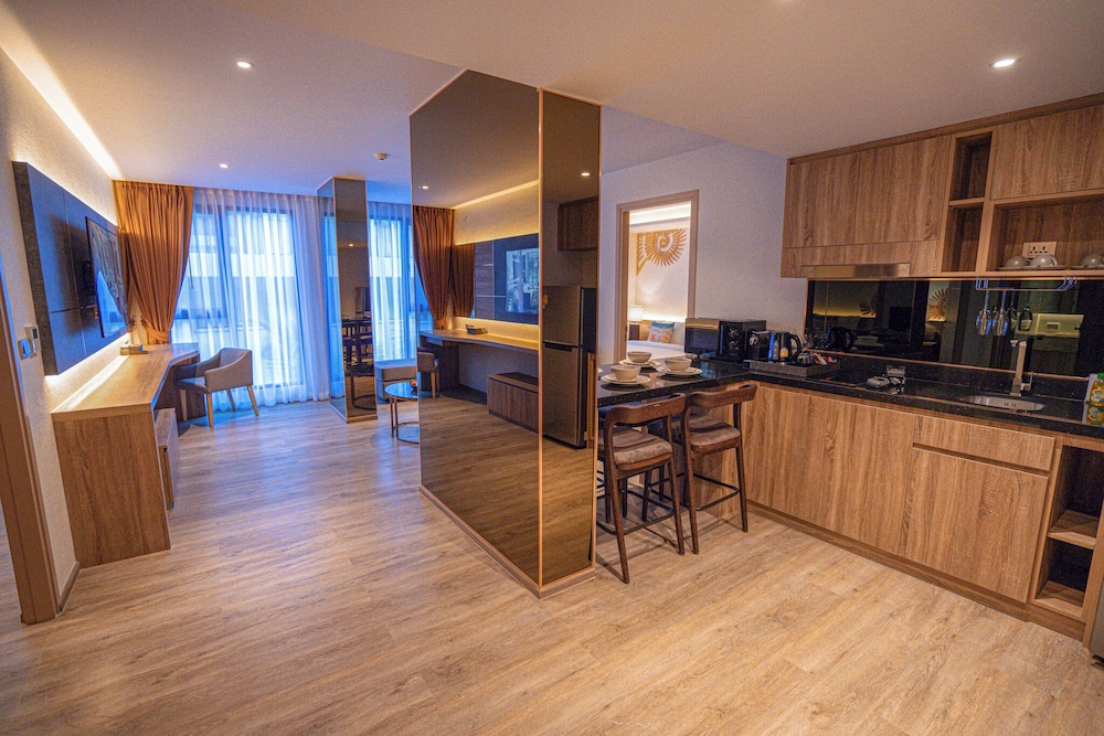 Grand Suite, 2 Bedrooms - Photo 6