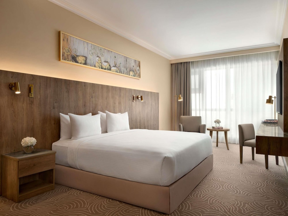 Superior Room, 1 King Bed (Partial Haram View) thumbnail 6