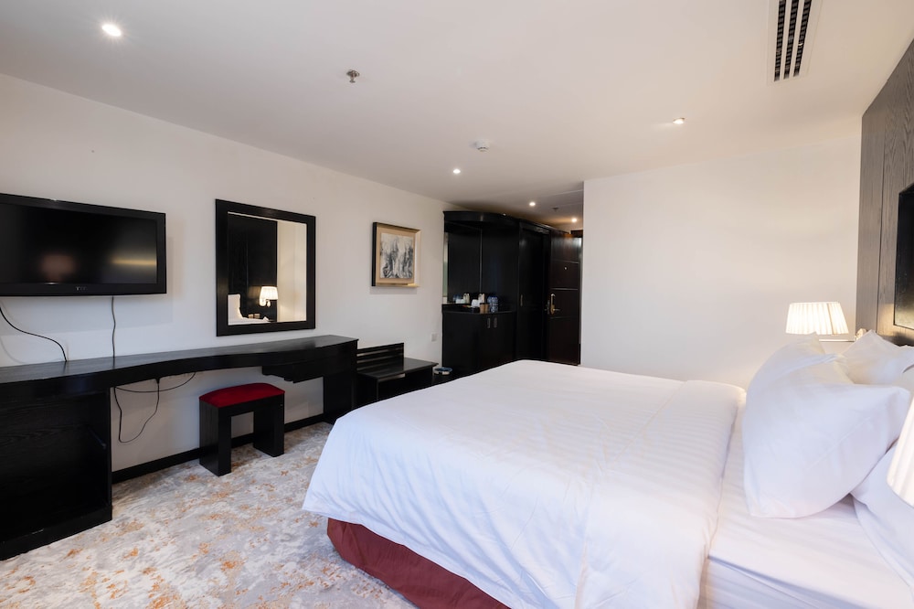 Deluxe Single Room, 1 King Bed photo 2