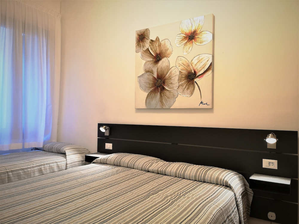 Standard Triple Room, Ensuite photo 1