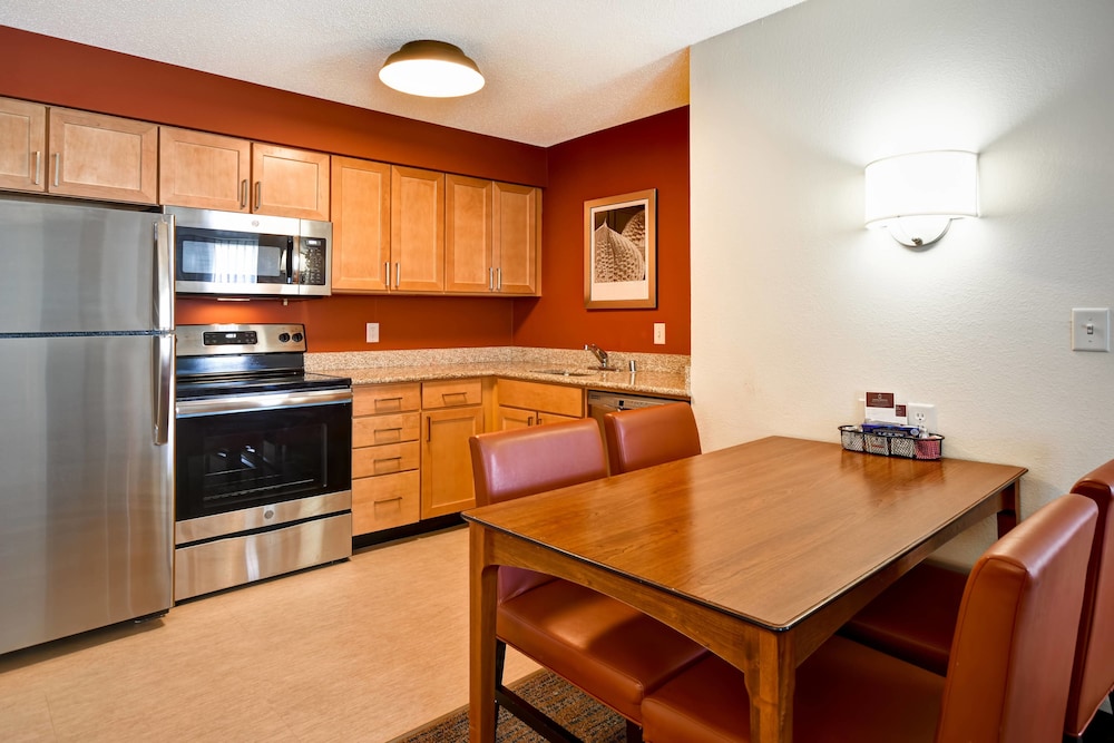 Suite, 1 Bedroom - Photo 2