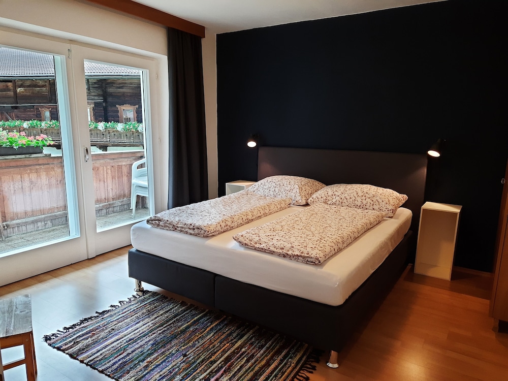Comfort Apartment, 3 Bedrooms, Balcony, Mountain View photo 1