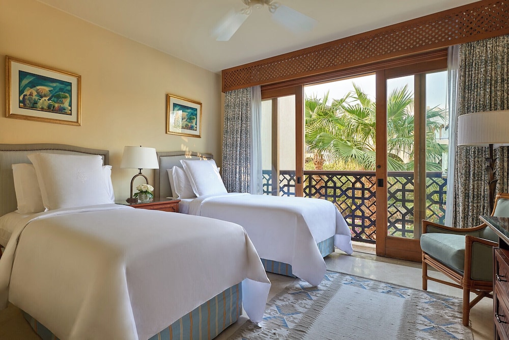 Two Bedroom Residential Suite Sea View - Photo 3