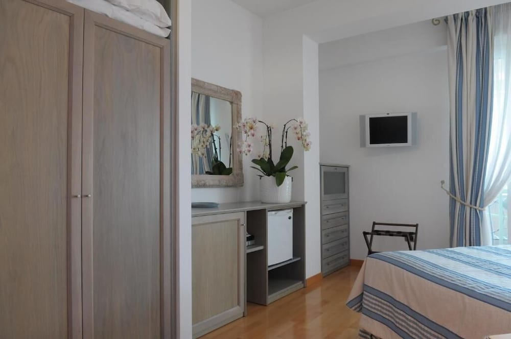 Junior Double Room, Terrace, Sea View - Photo 3