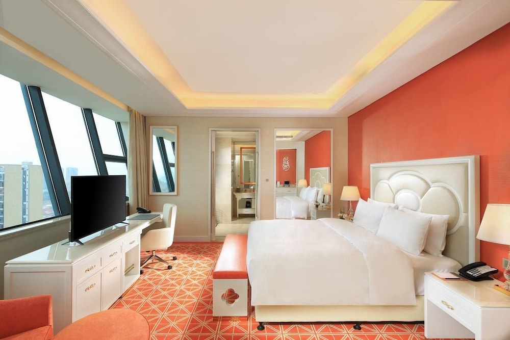 Business Room, 1 King Bed, Non Smoking photo 2