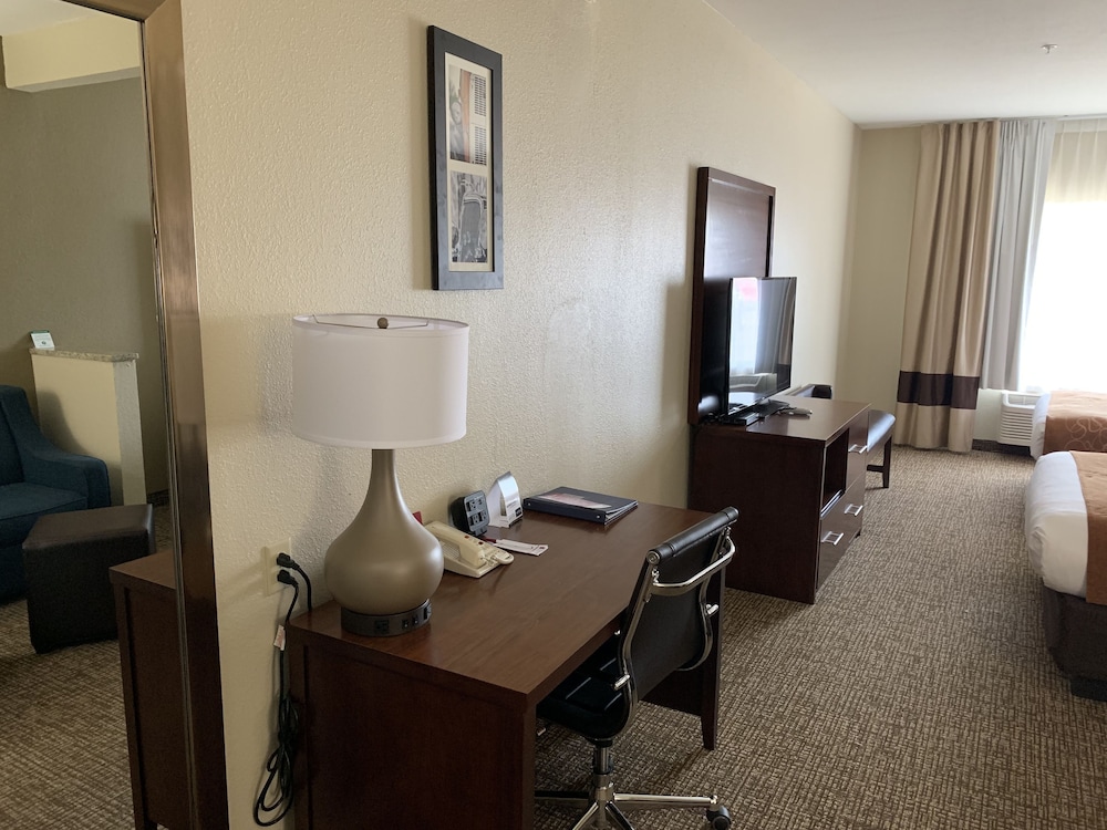 Suite, Multiple Beds, Non Smoking - Photo 2