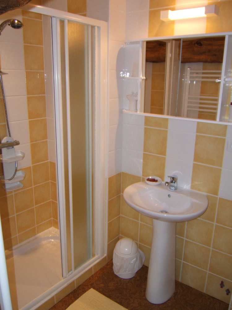 Standard Twin Room, 2 Twin Beds photo 2