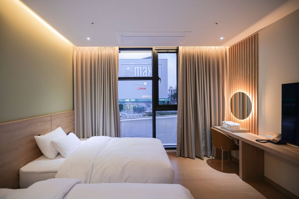 Junior Suite Twin Room - Photo 5