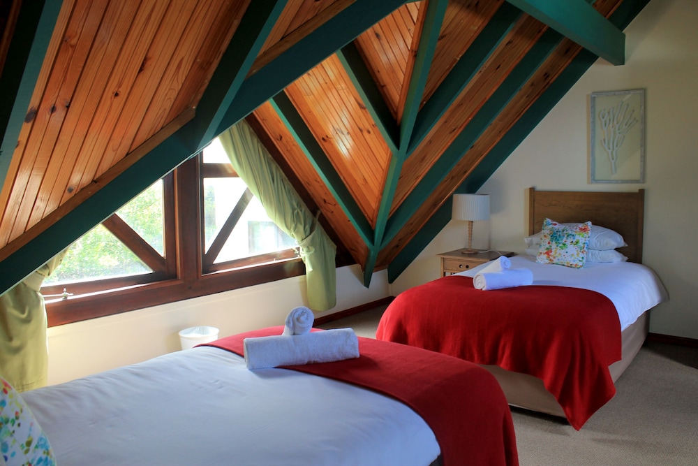 Luxury Self-Catering Chalet ( 6 Sleeper) (2)
