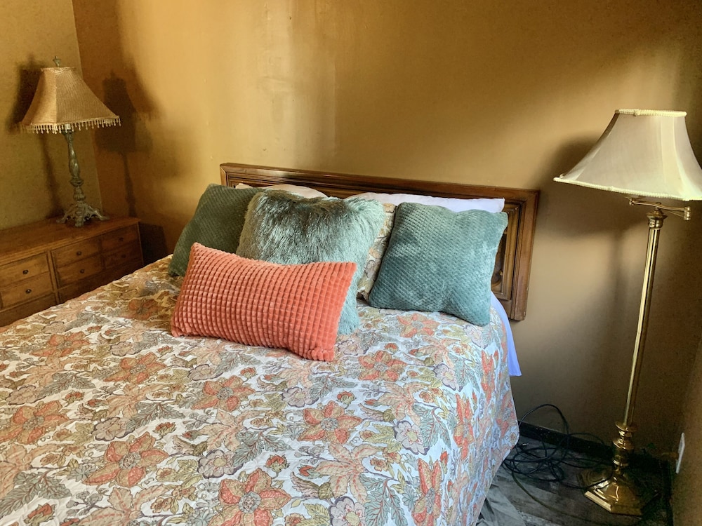 Basic Cabin photo 2