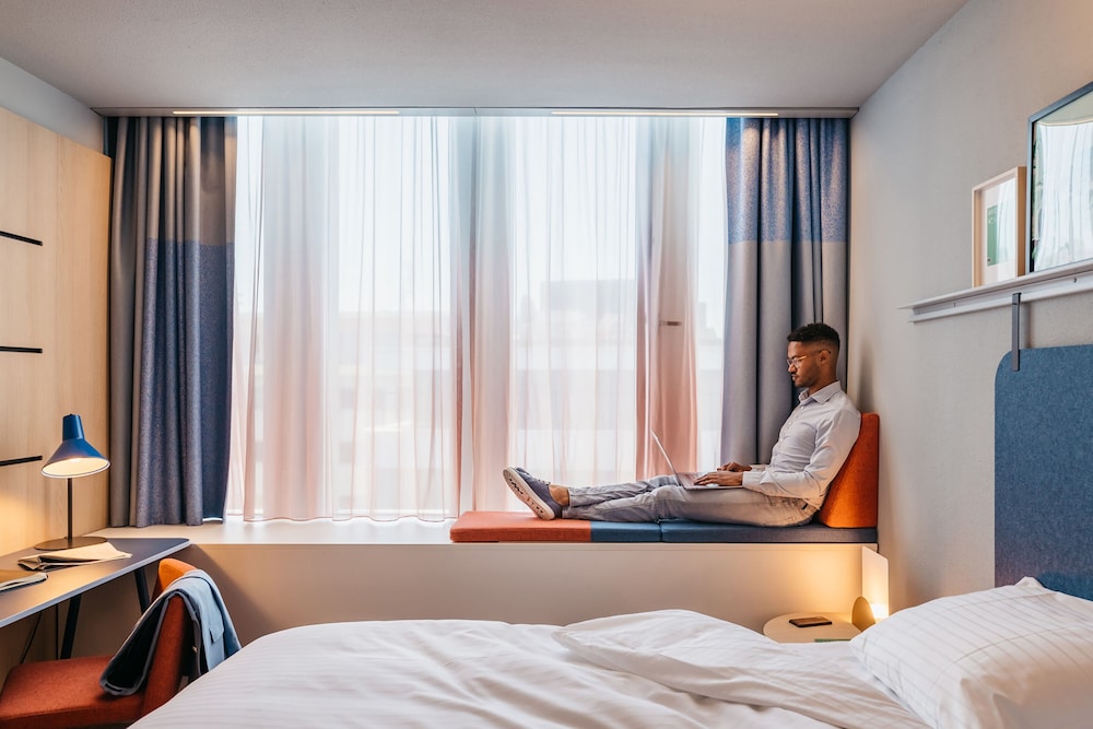 Standard Room, 1 King Bed