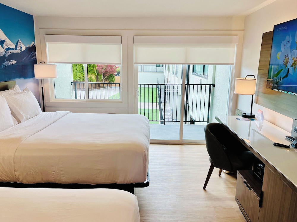 Standard Room, 2 Queen Beds, Non Smoking, Balcony photo 1