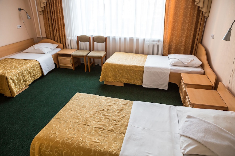 Economy Triple Room photo 3