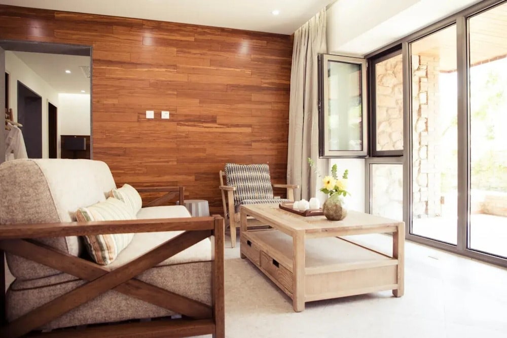 Basic Suite, Courtyard View