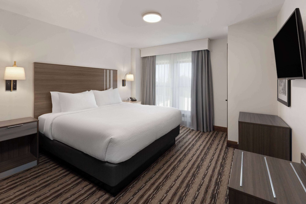 Suite, 1 King Bed with Sofa bed, Non Smoking (Lodge) - Photo 4