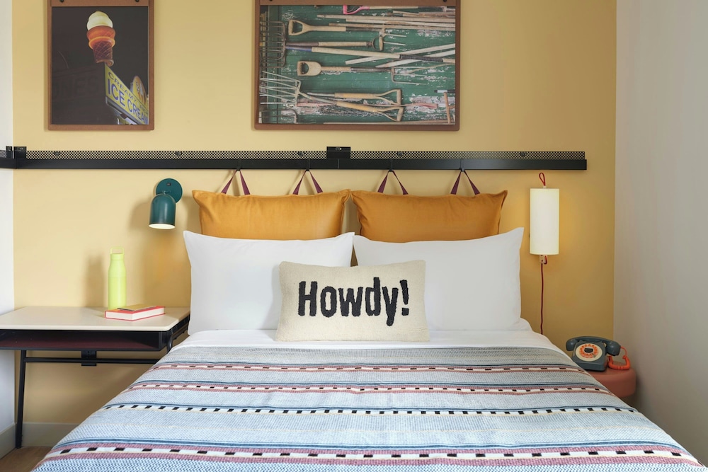 Room, 1 Queen Bed photo 2