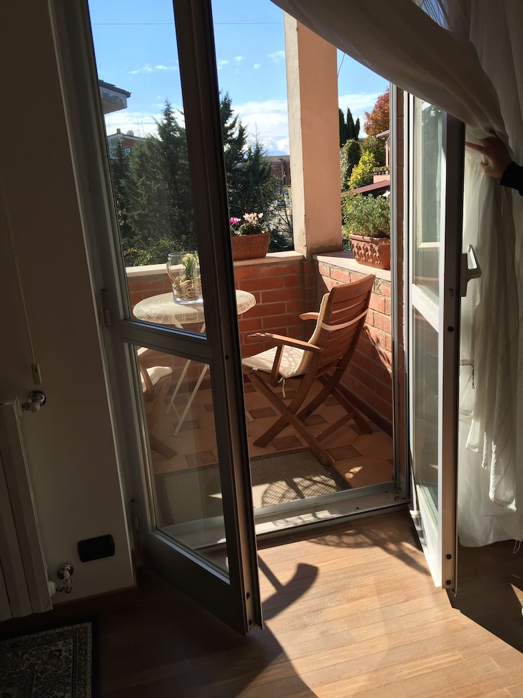 Basic Double Room, 1 Bedroom, Smoking, Hill View photo 2