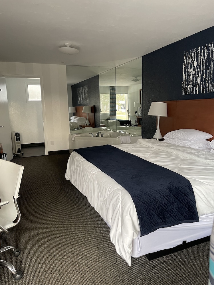 Room, Ensuite (Jacuzzi room) photo 3
