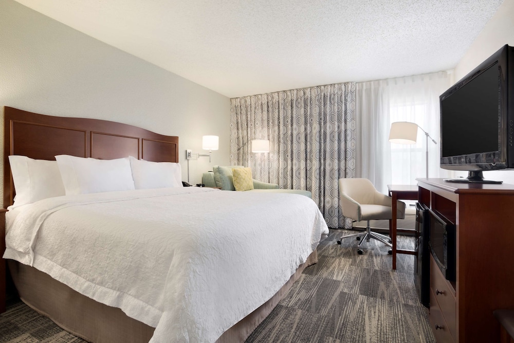 Standard Room, 1 King Bed, Non Smoking - Photo 2