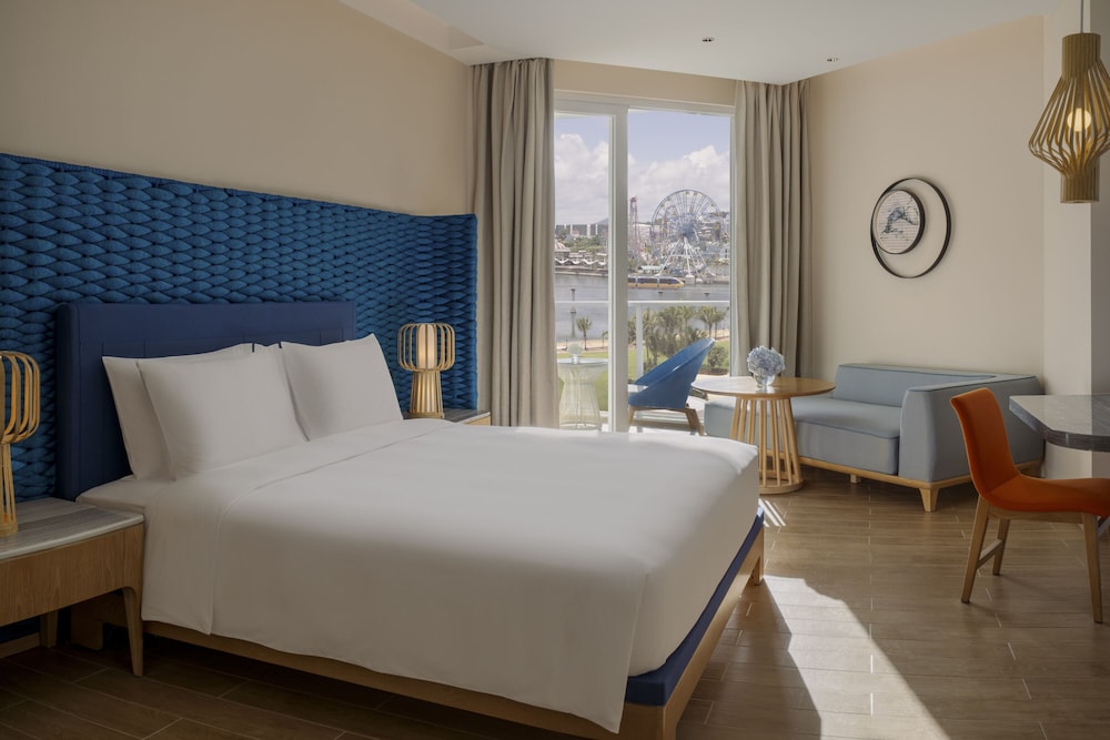 Room, 1 King Bed, Balcony, Park View