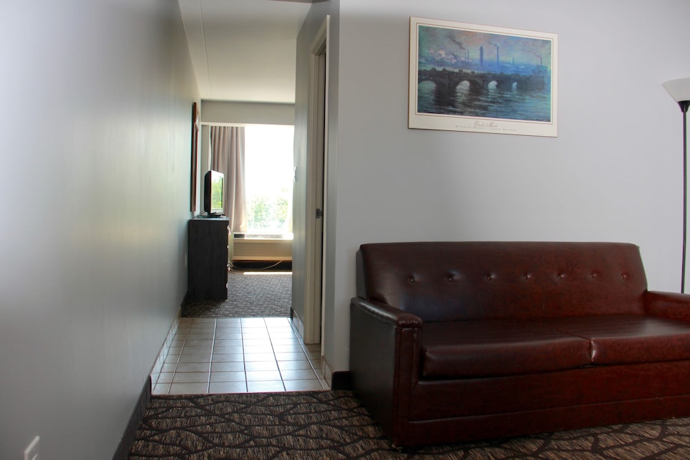 Suite, City View - Photo 2