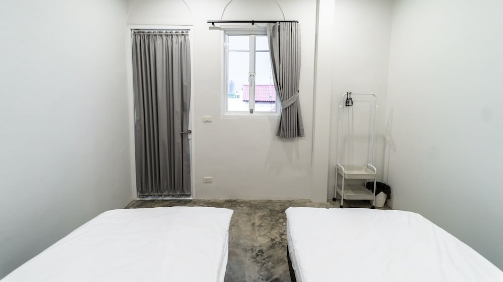 Twin Room with Shared Bathroom photo 3