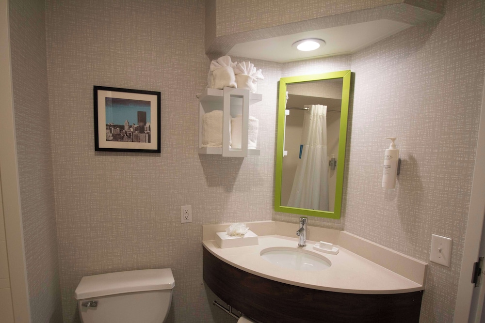 Two Double Beds Accessible - Photo 12