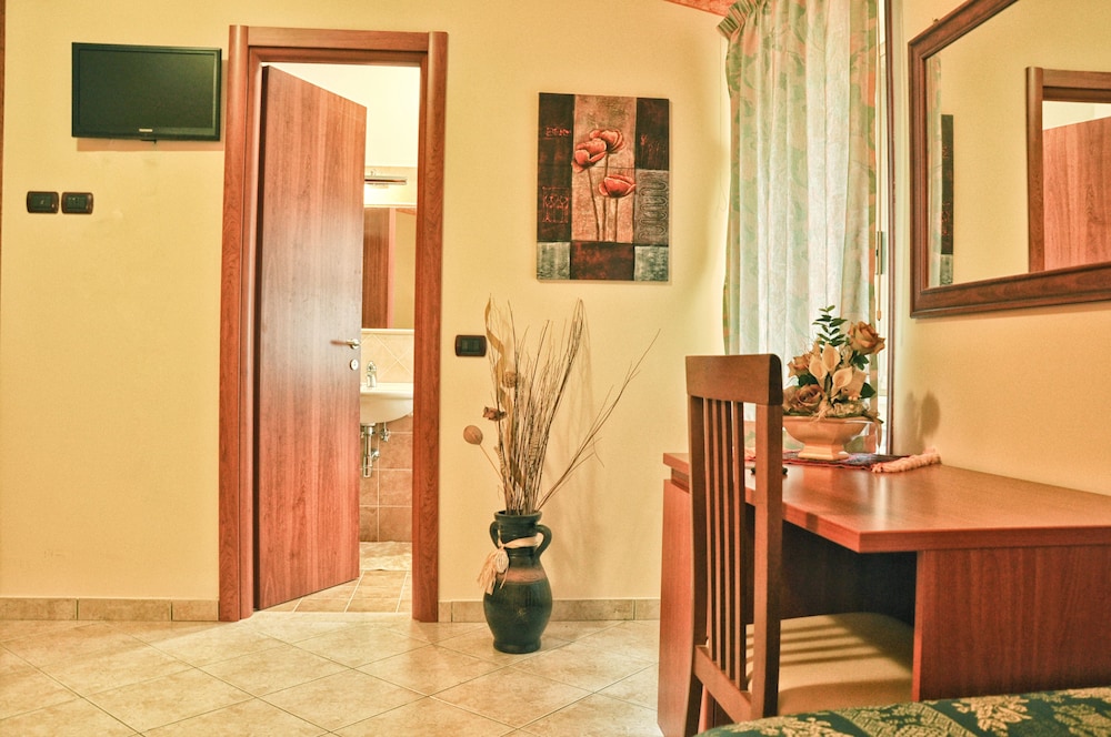 Classic Triple Room photo 2