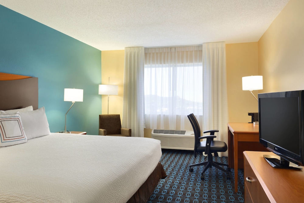 Room, 1 King Bed (Mobility/Hearing Access, Roll-In Shwr) - Photo 3