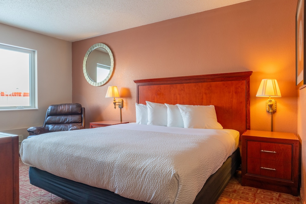 Standard Room, 1 King Bed (One King Bed and Recliner) photo 1