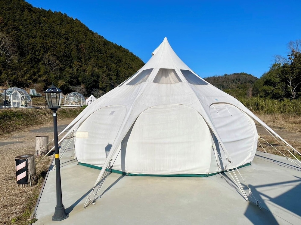 Basic Tent, Non Smoking photo 1