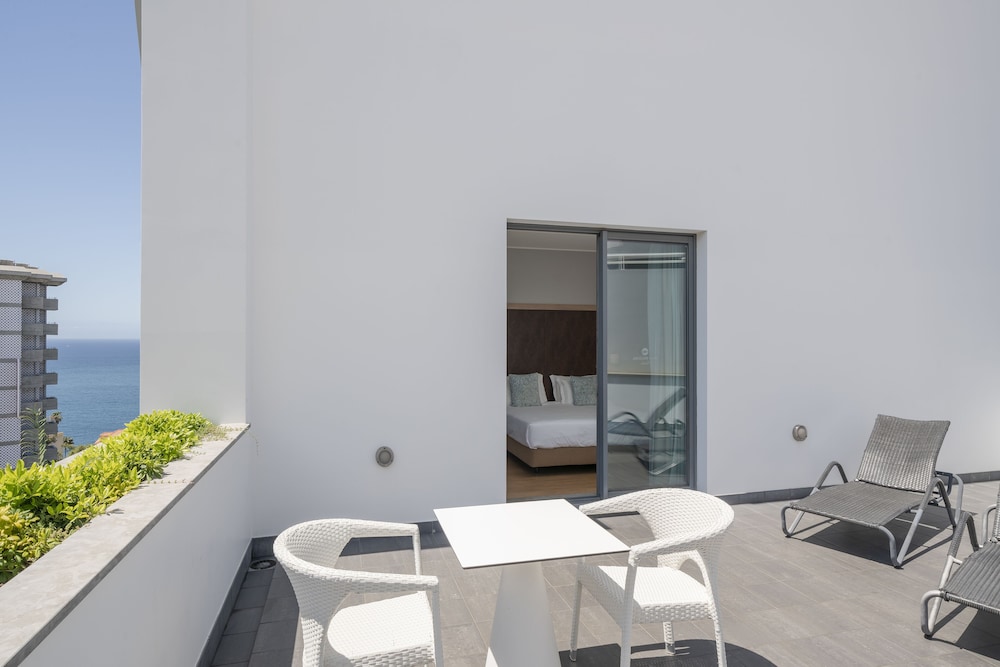 Premium Suite, Sea View thumbnail 5