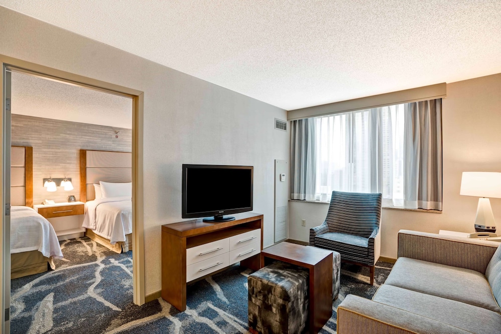 Suite, Non Smoking (2 Queen Beds with Sofabed) - Photo 3