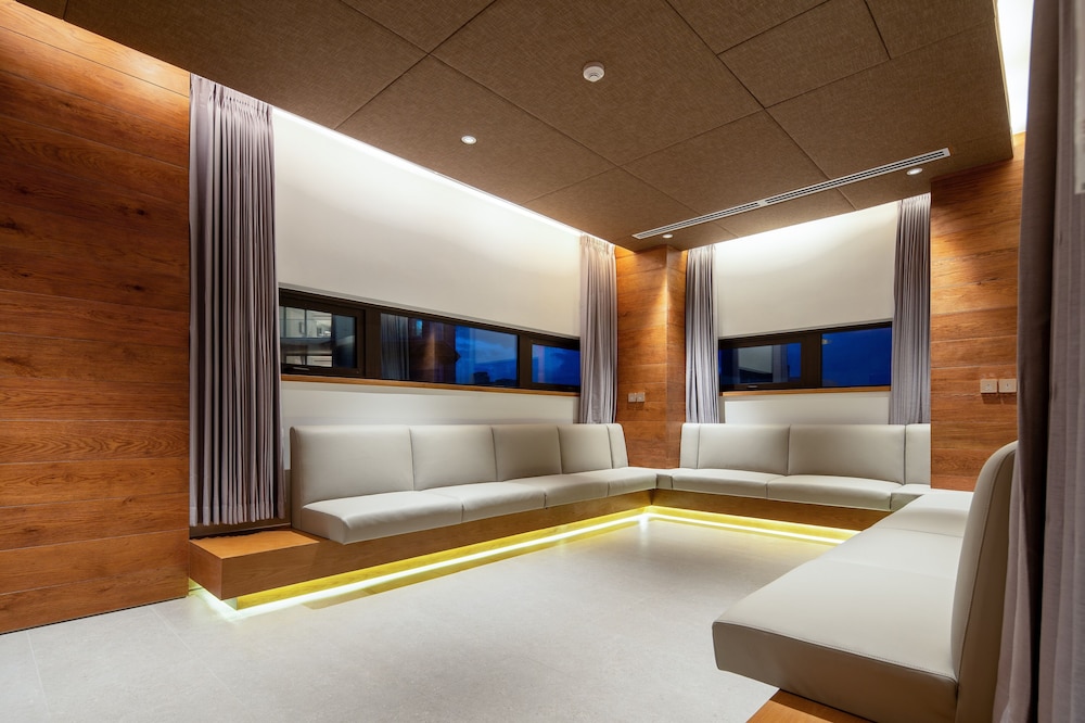 Five-Bedroom Luxury Villa with Private Swimming Pool - Photo 17