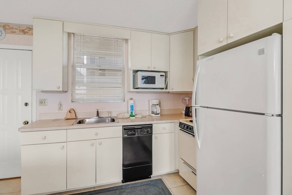 Condo (Beach & Tennis 3701) photo 3