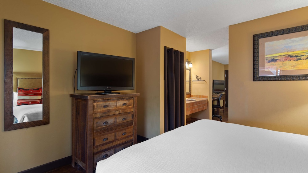 Suite, 1 King Bed with Sofa bed, Non Smoking, Balcony (with Sofabed) - Photo 8