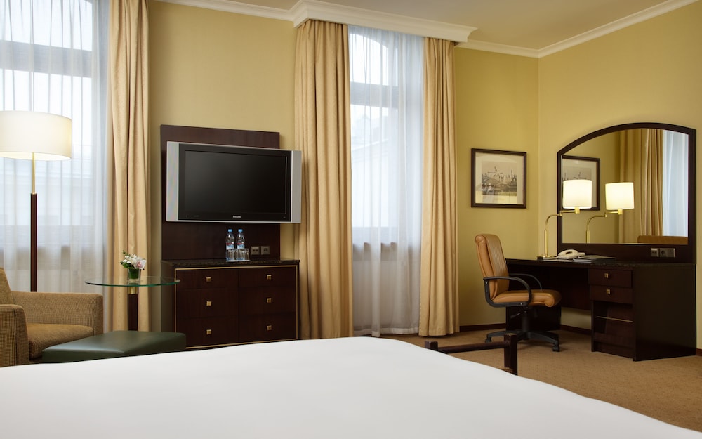 Junior Suite, 1 King Bed photo 2