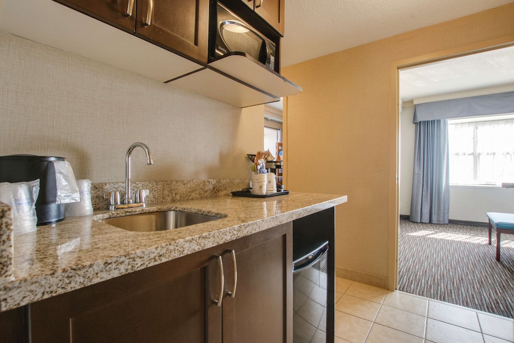 Family Suite, 2 Bedrooms, Non Smoking, Refrigerator & Microwave (with Sofabed;Bunk beds)