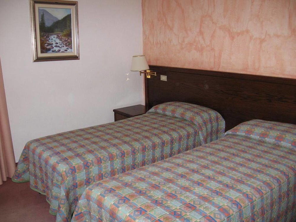 Single Room, Mountain View
