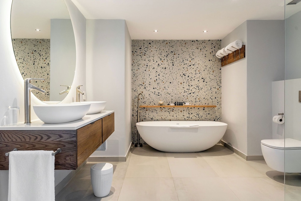 Sea View Suite - Photo 7