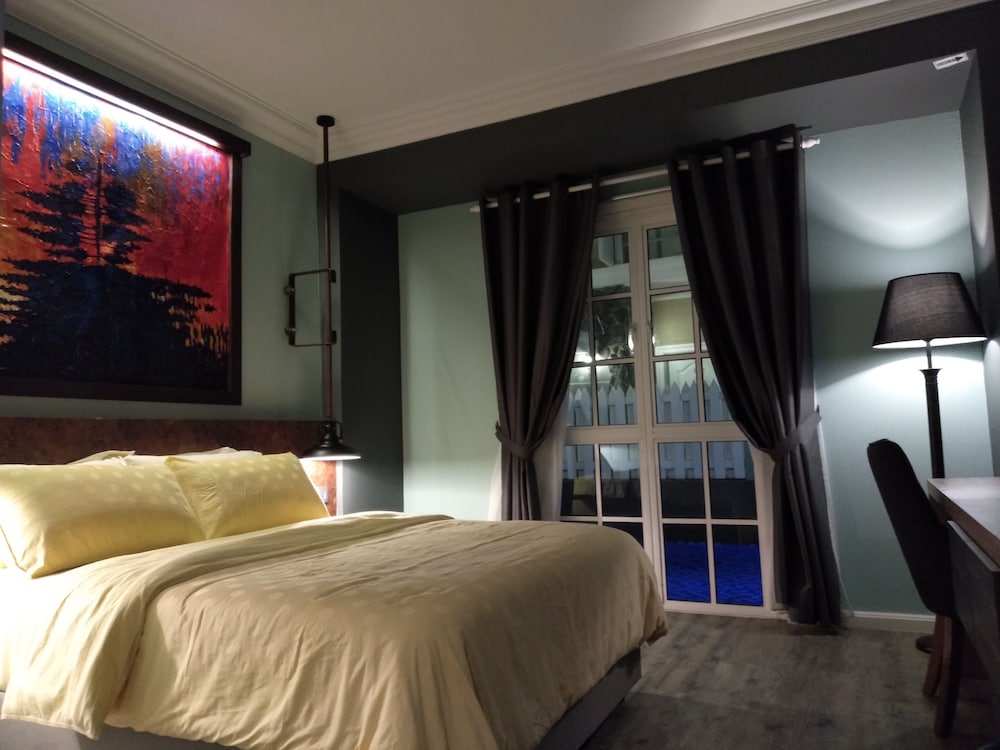 Deluxe Double Room, 1 Queen Bed, Non Smoking photo 2